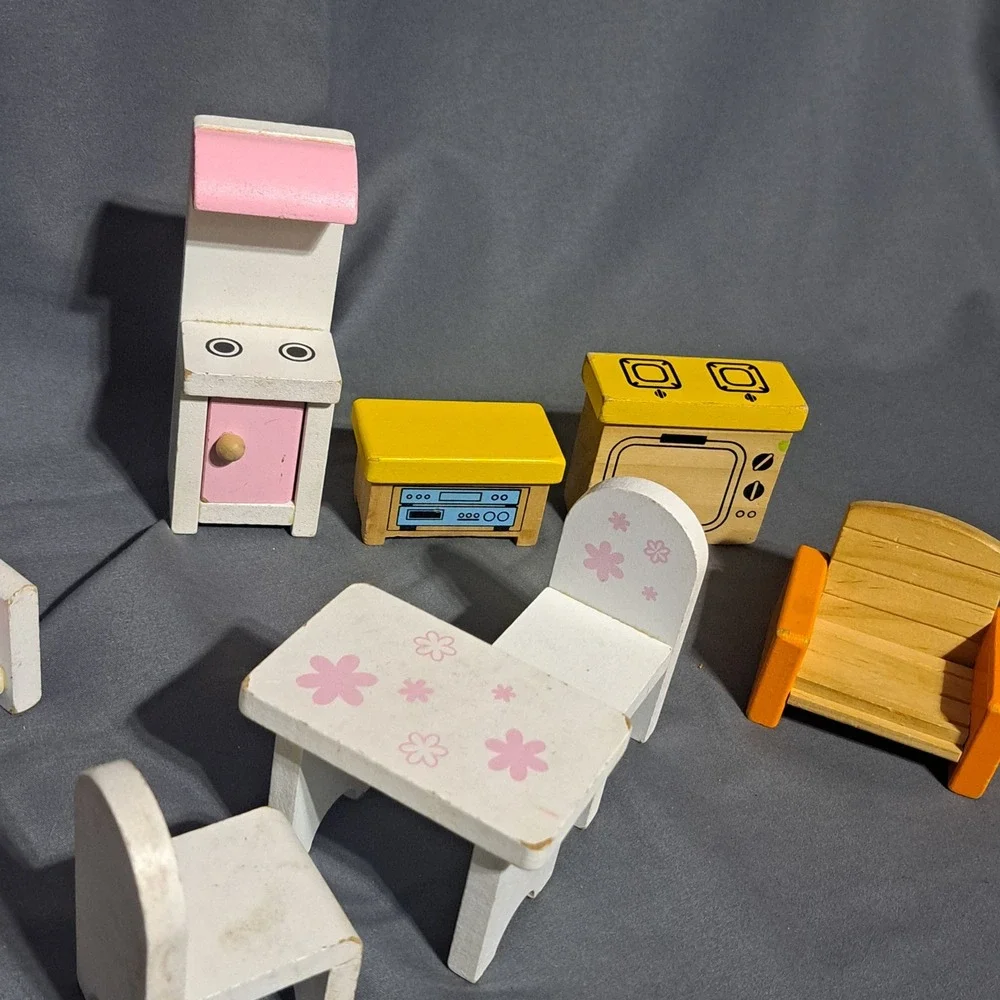 Kid's‎ Wooden Doll House Furniture 8 PC Lot Chairs Table Stove Kitchen Whimsy